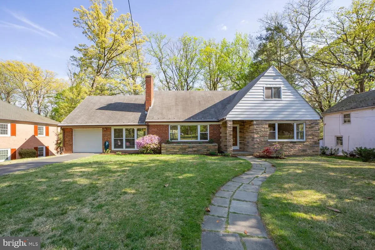 3911 Commander Dr, Hyattsville, MD 20782 - #1