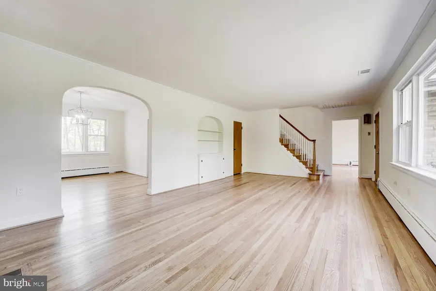 3911 Commander Dr, Hyattsville, MD 20782 - #2