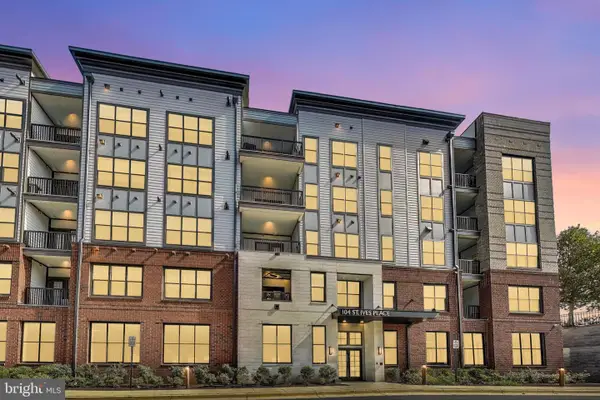 104 Saint Ives Pl #202, OXON HILL, MD 20745