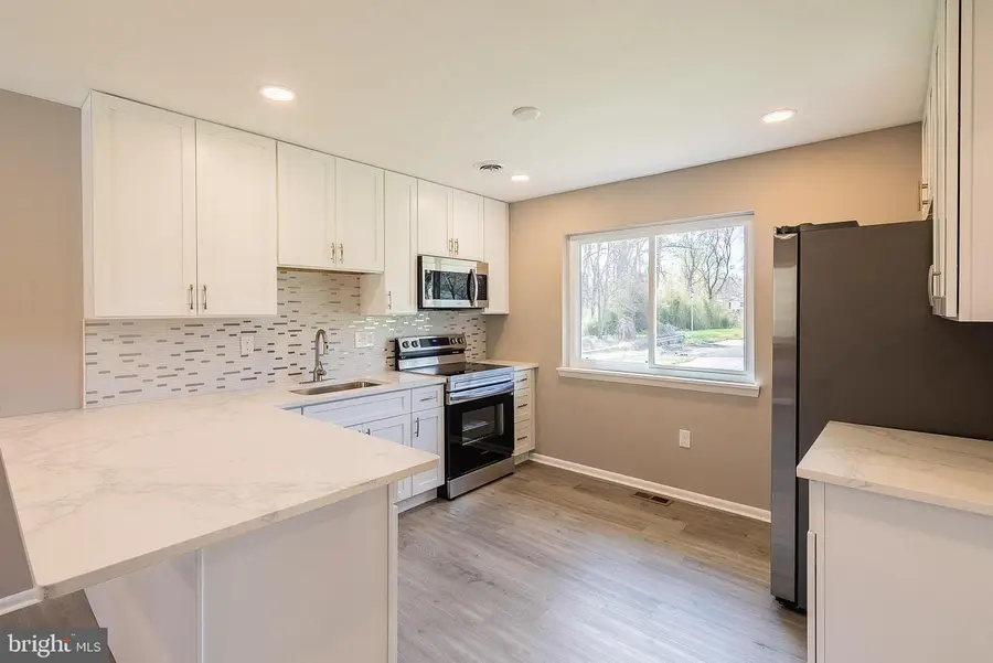 402 Warburton Oaks Dr, Fort Washington, MD 20744 - #2