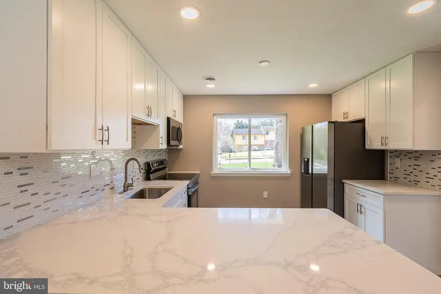 402 Warburton Oaks Dr, Fort Washington, MD 20744 - #3