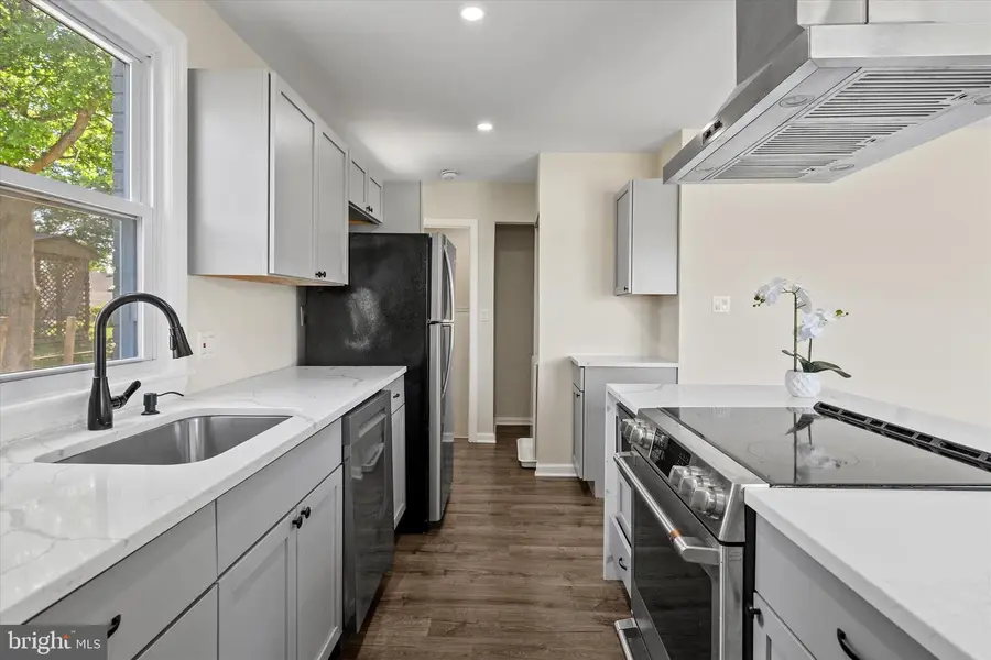 6714 Stockton Ln, Hyattsville, MD 20784 - #2
