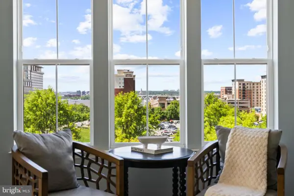 500 Spindrift Ln #390, OXON HILL, MD 20745