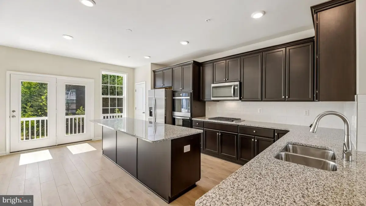 7834 Presidential Pkwy, Upper Marlboro, MD 20774 - #1