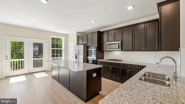 7834 Presidential Pkwy, UPPER MARLBORO, MD 20774