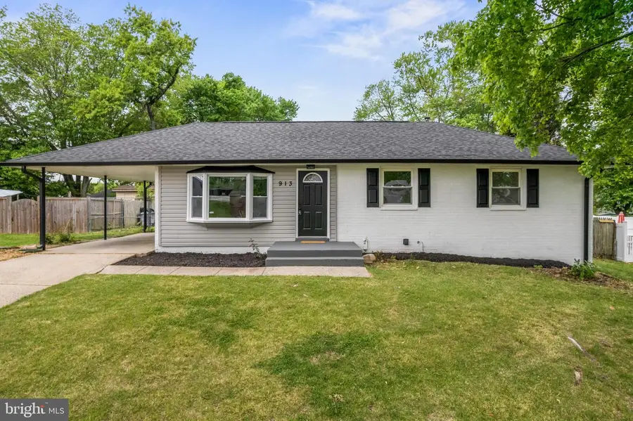 913 Applewood St, Capitol Heights, MD 20743 - #2