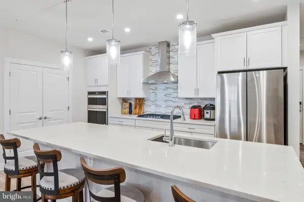 102 Saint Ives Pl, OXON HILL, MD 20745