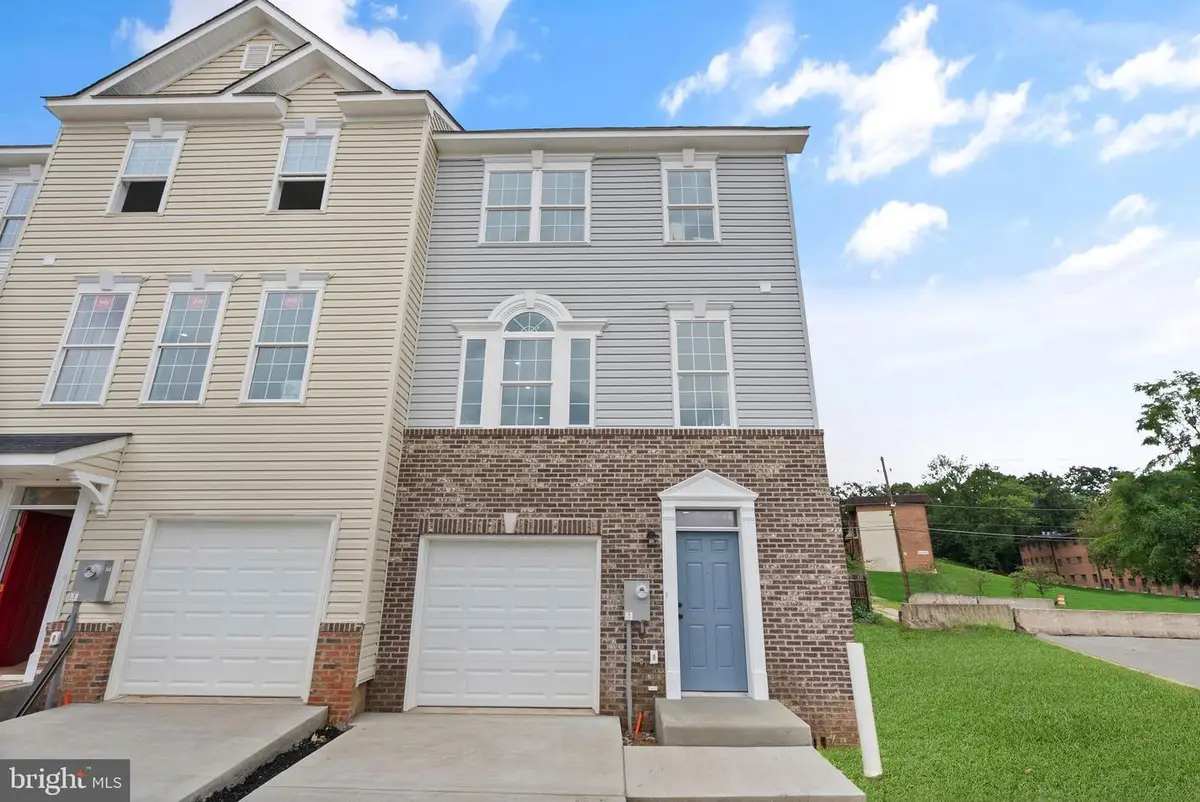 4919 Devitt Pl, Oxon Hill, MD 20745 - #1