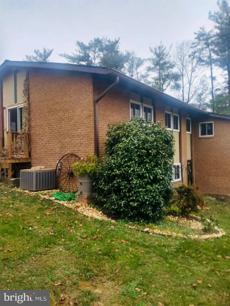1811 Clayton Dr, Oxon Hill, MD 20745 - #2