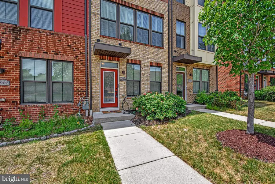 6204 Editors Park Dr, Hyattsville, MD 20782 - #2