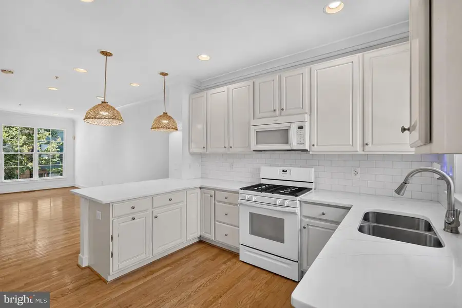 4548 Longfellow St, Hyattsville, MD 20781 - #3