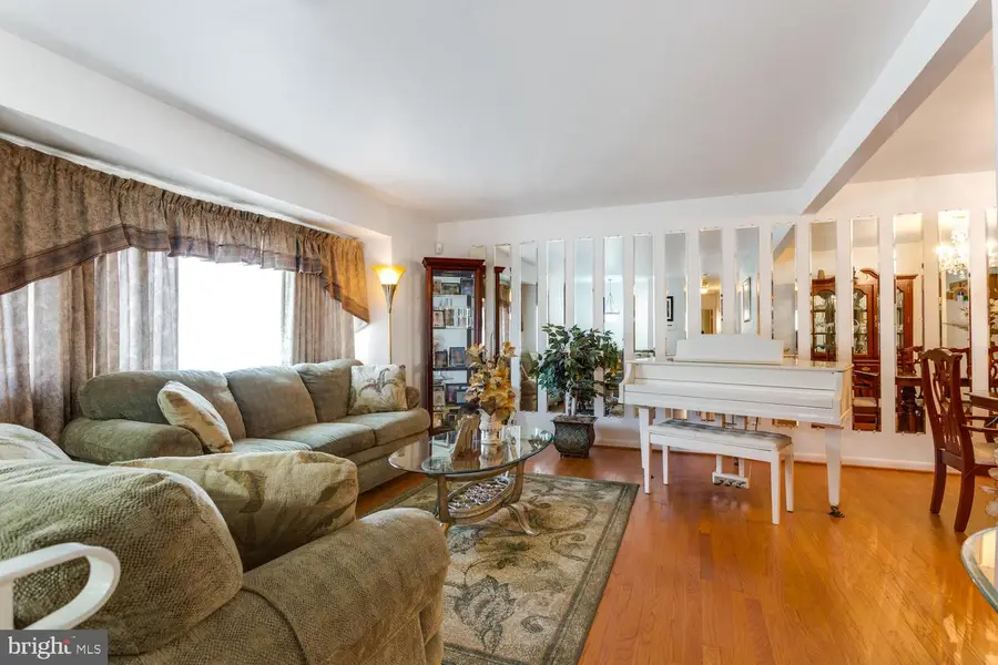 5528 Helmont Dr, Oxon Hill, MD 20745 - #2