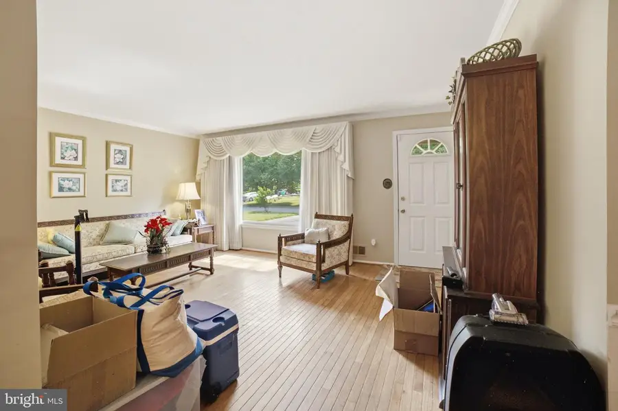 907 Logwood Rd, Capitol Heights, MD 20743 - #3