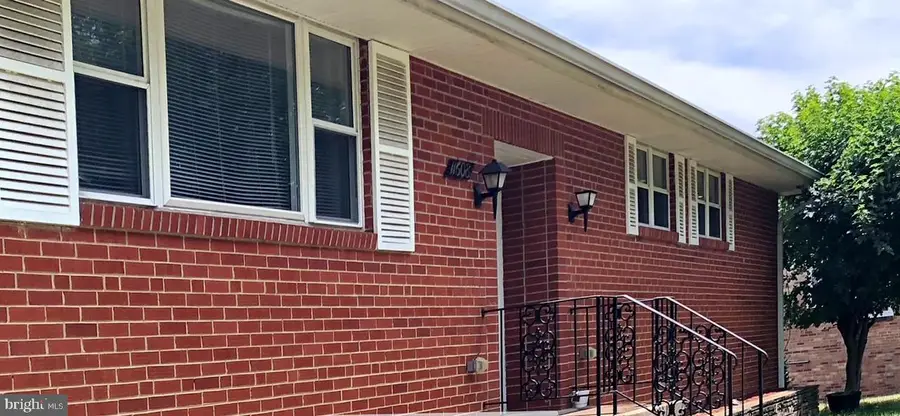 11608 Hickory Dr, Fort Washington, MD 20744 - #2