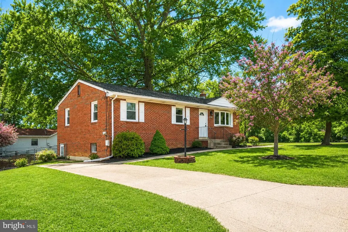 8901 Townsend Ln, Clinton, MD 20735 - #1