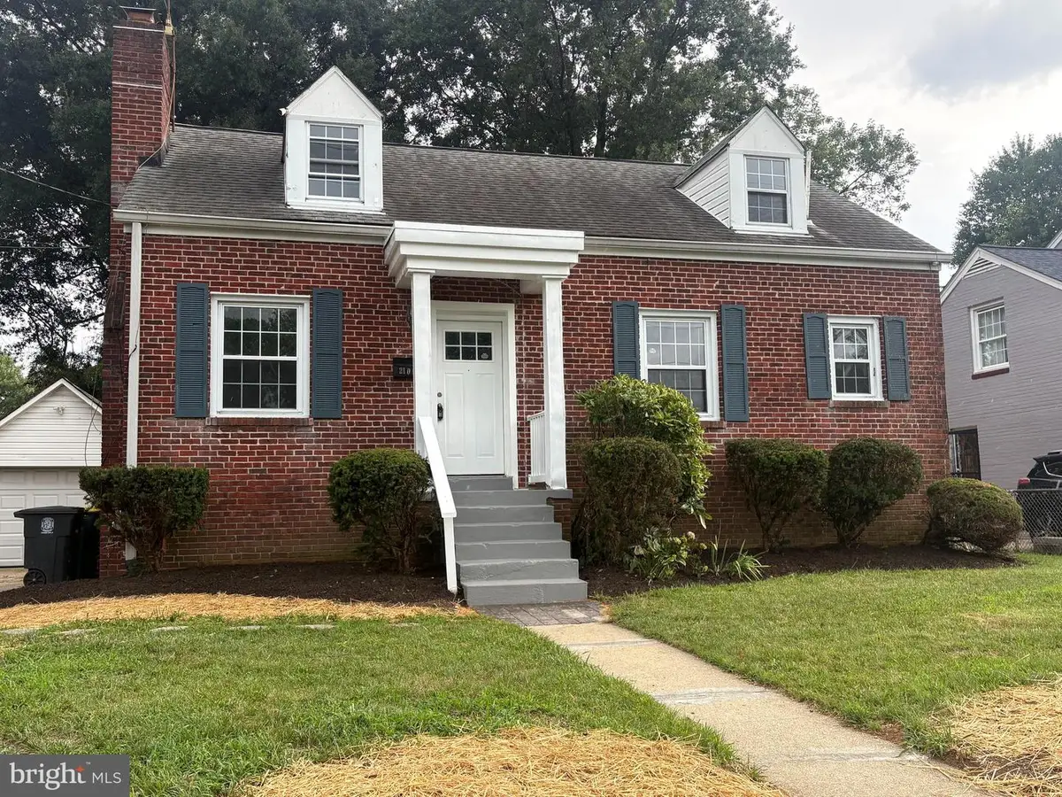 2105 Amherst Rd, Hyattsville, MD 20783 - #1