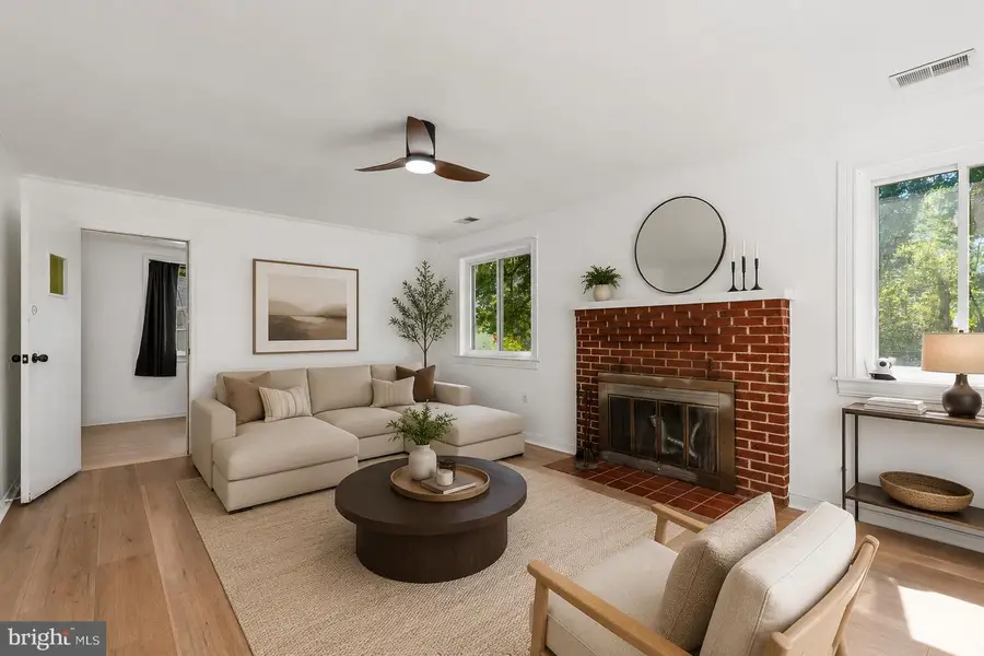 12814 Peace Dr, Fort Washington, MD 20744 - #2