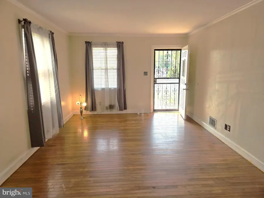 6305 Kenilworth Ave, Riverdale, MD 20737 - #3