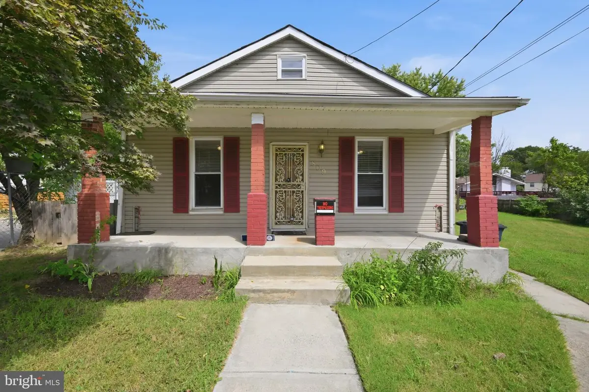 809 Eastern Ave, Fairmount Heights, MD 20743 - #1