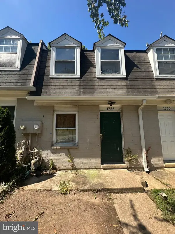 1758 Dutch Village Dr #0-382, LANDOVER, MD 20785
