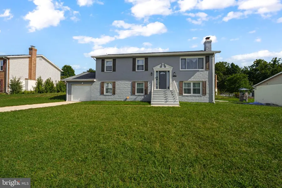 8916 Trubador Dr, Clinton, MD 20735 - #2