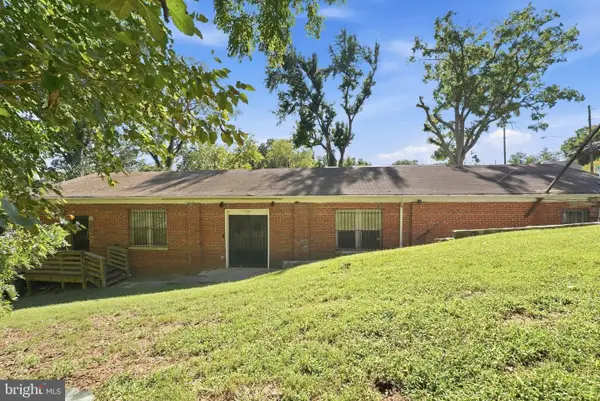 4814 Deanwood Dr, CAPITOL HEIGHTS, MD 20743