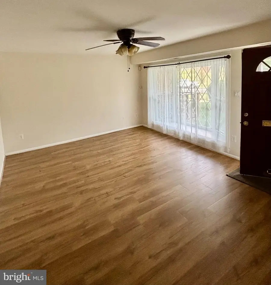 8042 Lakecrest Dr, Greenbelt, MD 20770 - #3