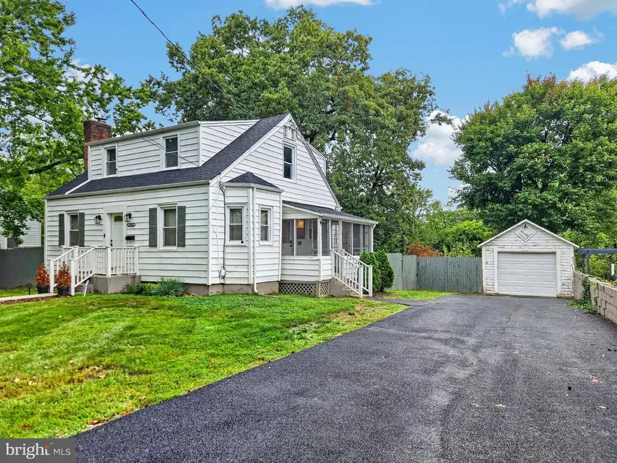 6704 Boxwood Dr, Suitland, MD 20746 - #2