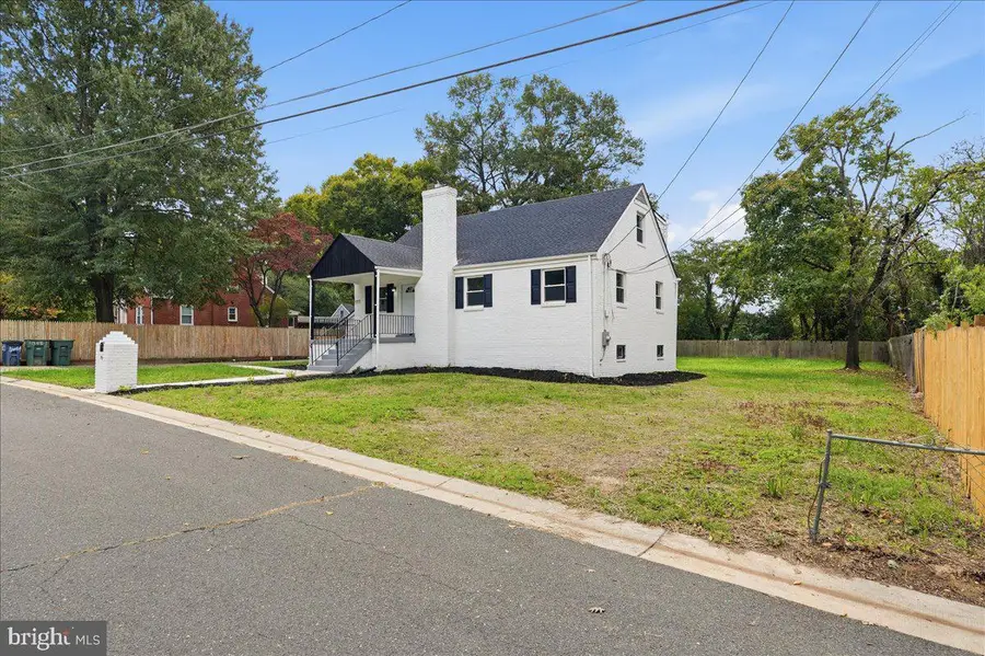 4201 Skyline Dr, Suitland, MD 20746 - #2