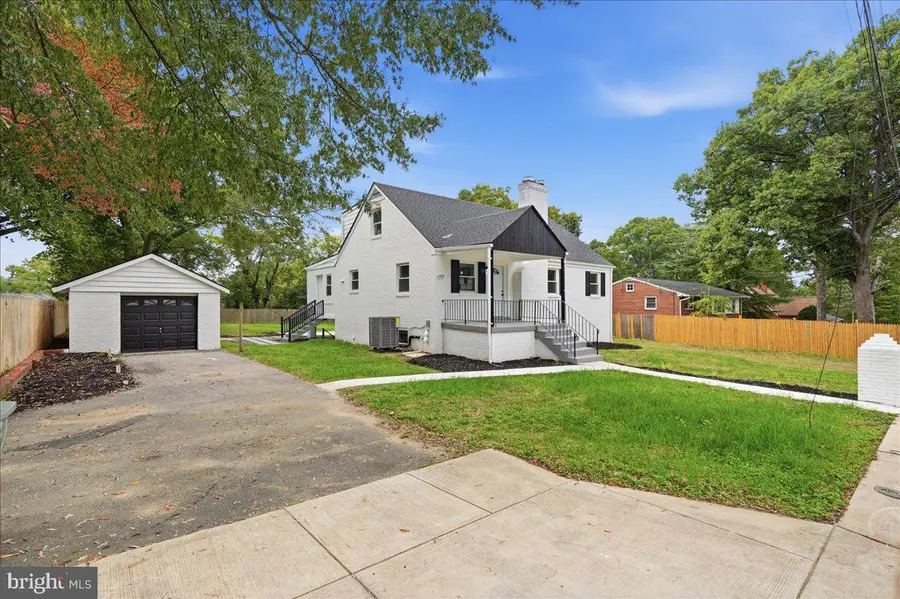 4201 Skyline Dr, Suitland, MD 20746 - #3
