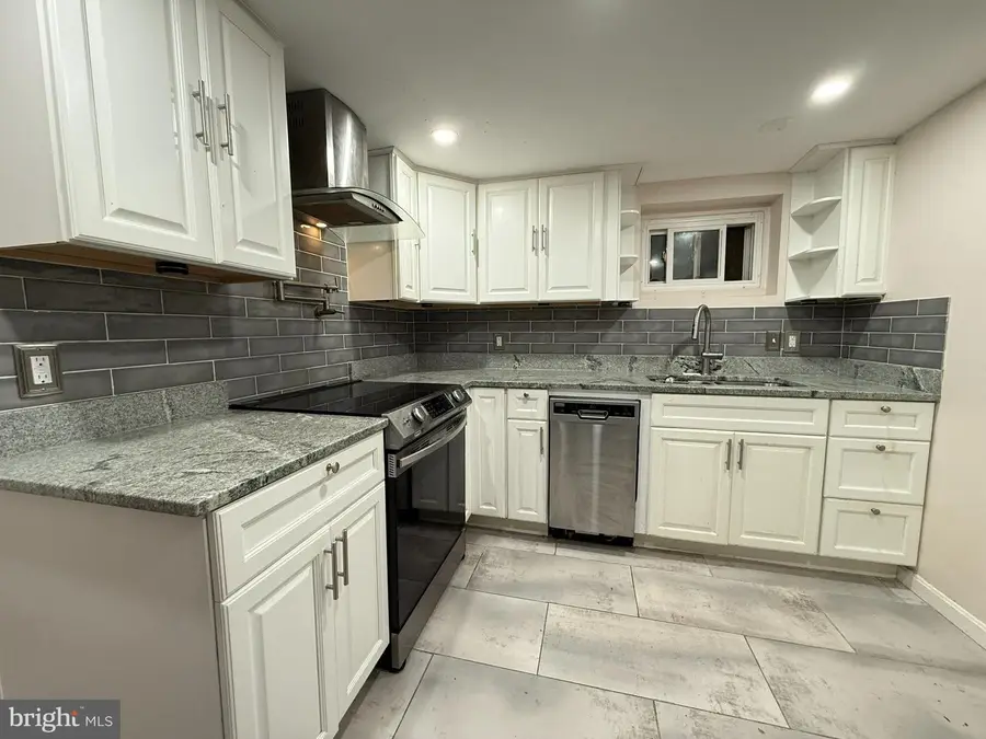5000 Manor Ct, Oxon Hill, MD 20745 - #2