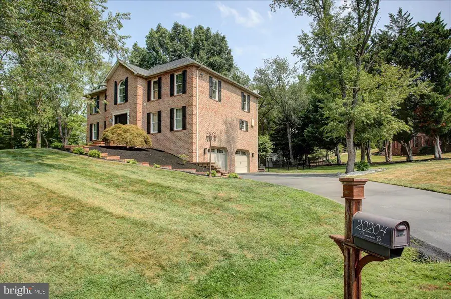 20204 Plumwood Dr, Hagerstown, MD 21742 - Image #2