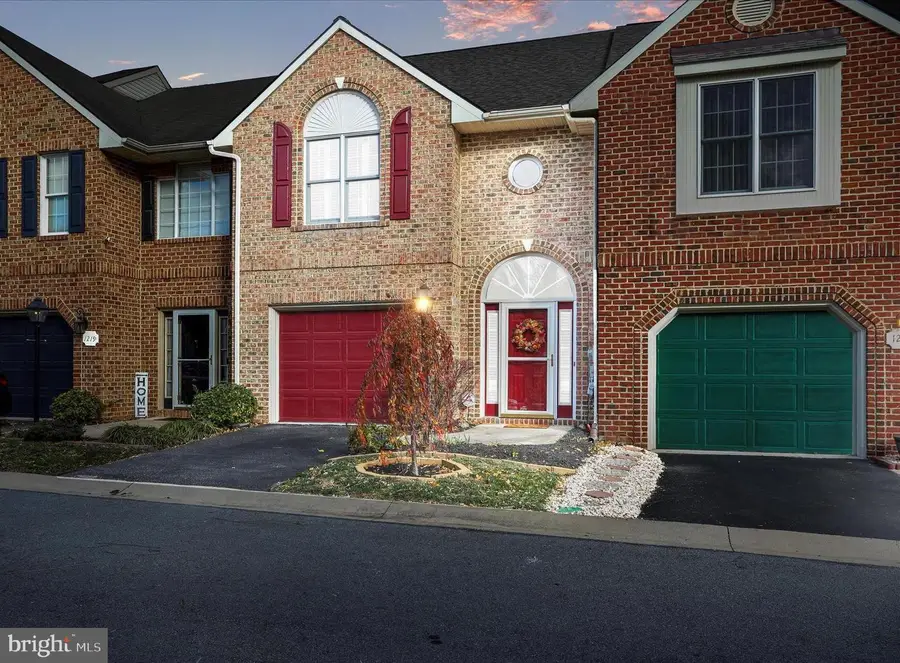 1221 Lindsay Ln, Hagerstown, MD 21742 - Image #2