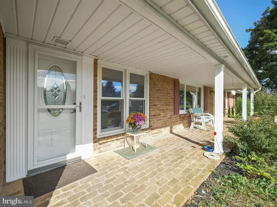 10616 Peachtree Ln, Williamsport, MD 21795 - Image #2