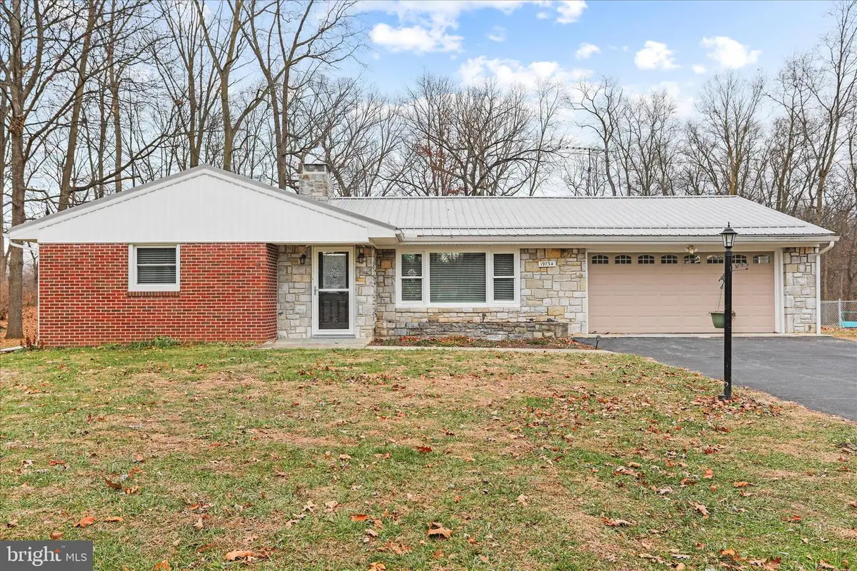 19734 Longmeadow Rd, Hagerstown, MD 21742 - Image #1