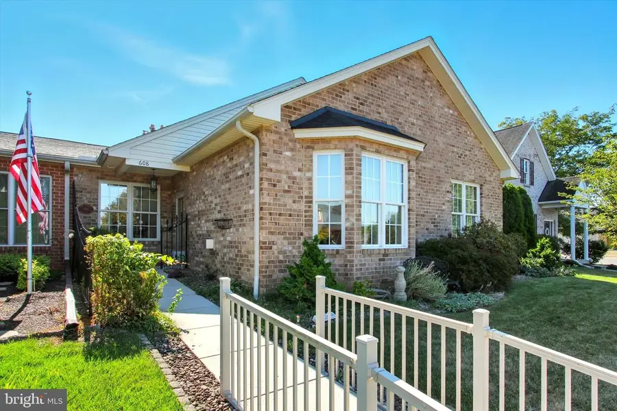 608 Trafalgar Dr, Hagerstown, MD 21742 - #2