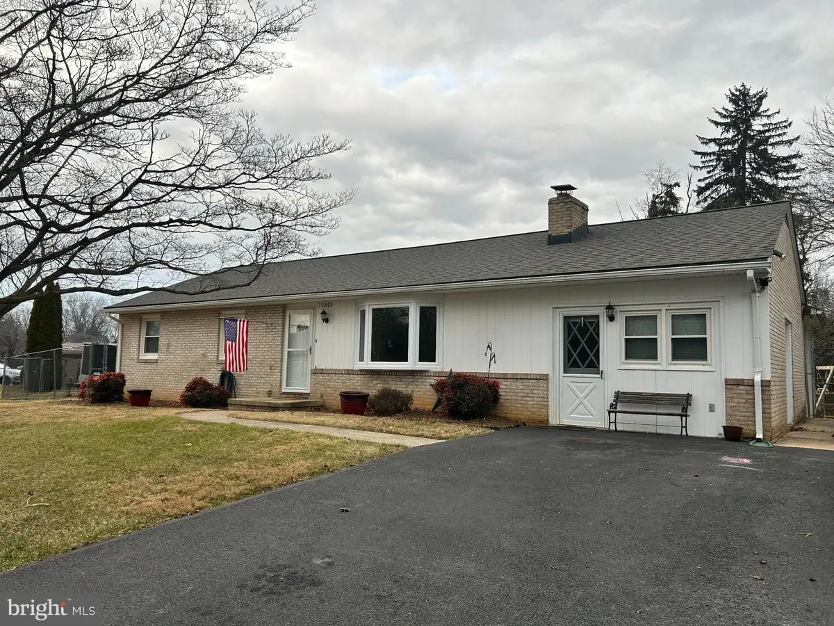 20800 Emerald Dr, Hagerstown, MD 21742 - Image #1