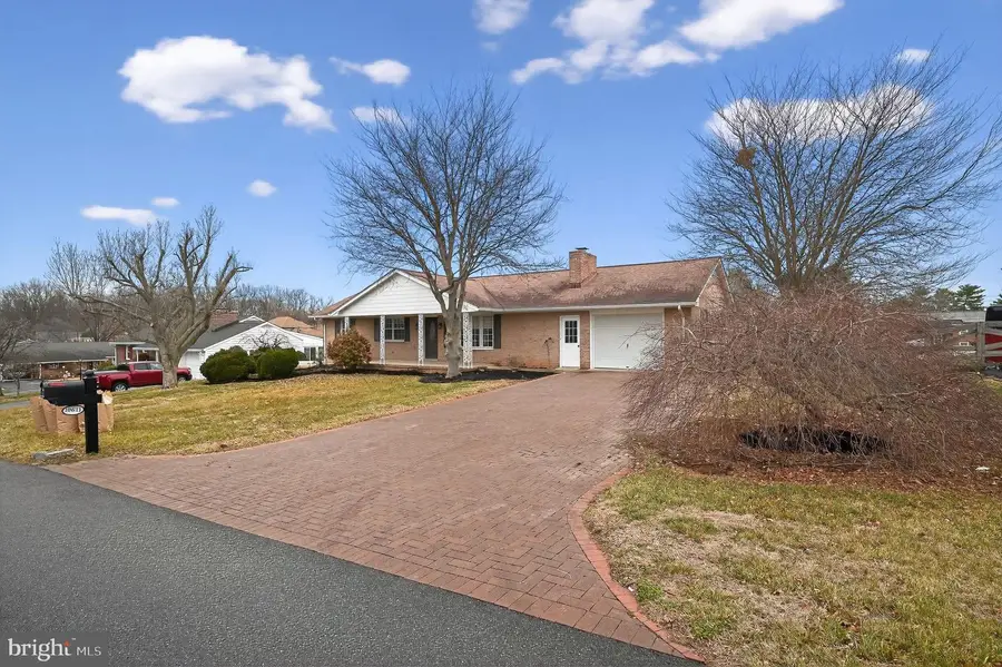 10611 Oaktree Cir, Williamsport, MD 21795 - Image #2