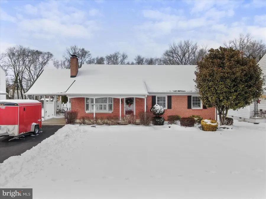 933 Kenwood Dr, Hagerstown, MD 21740 - #2