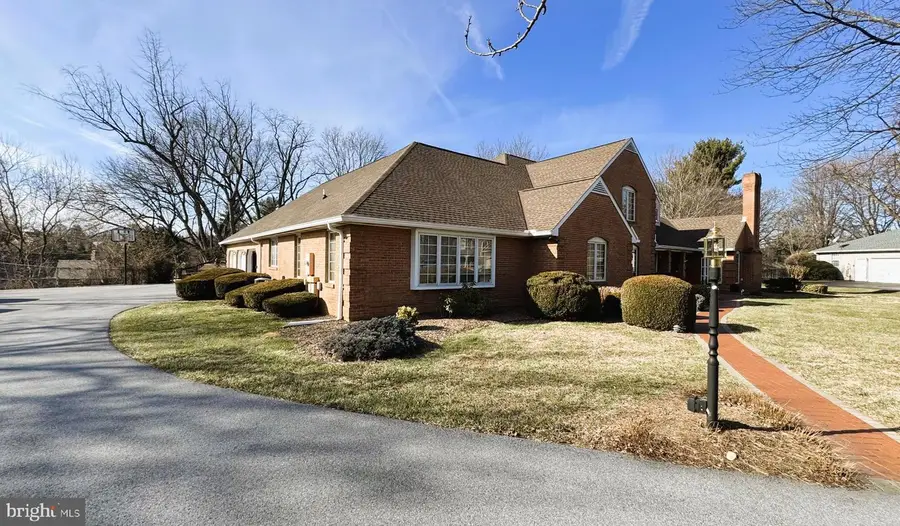 18903 Manchester Dr, Hagerstown, MD 21742 - Image #2