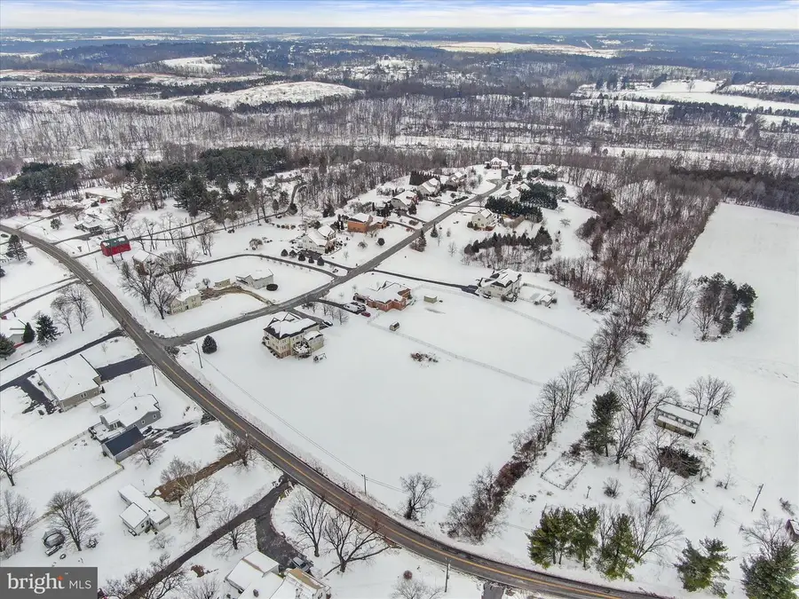 13638 Creek View Dr, Hagerstown, MD 21740 - #2