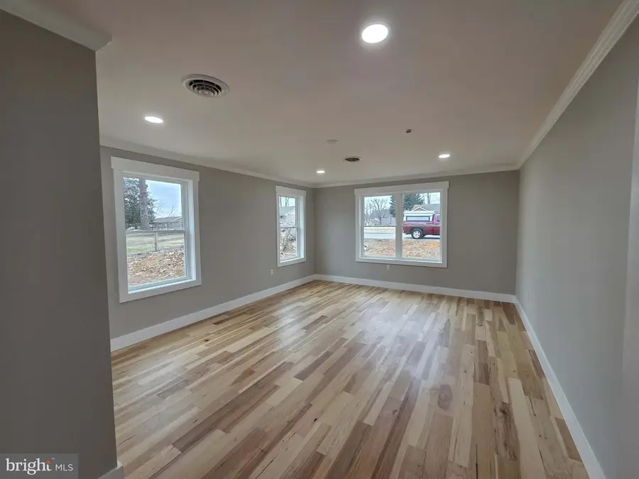 18212 Woodside Dr, Hagerstown, MD 21740 - #3