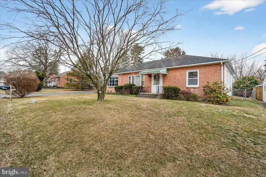 18441 Woodside Dr, Hagerstown, MD 21740 - #2