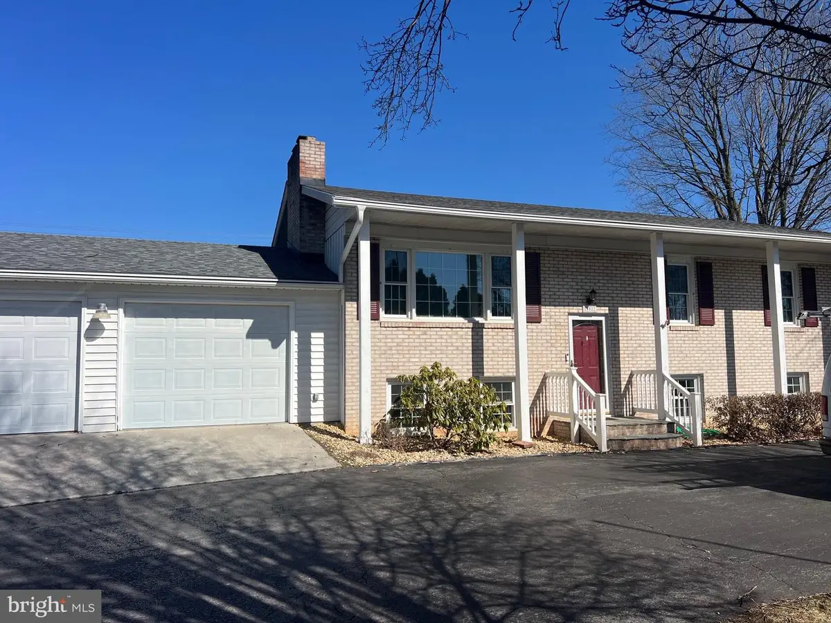 19022 Longmeadow Rd, Hagerstown, MD 21742 - #1