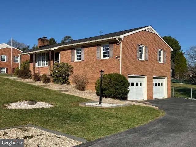 18360 Woodside Dr, Hagerstown, MD 21740 - #1