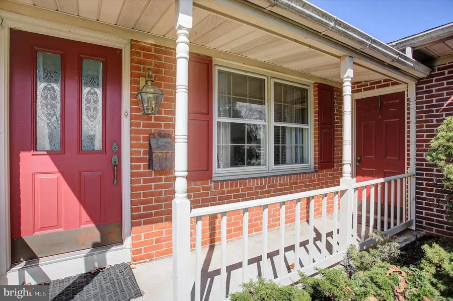 1005 Valleybrook Dr, Hagerstown, MD 21742 - #2