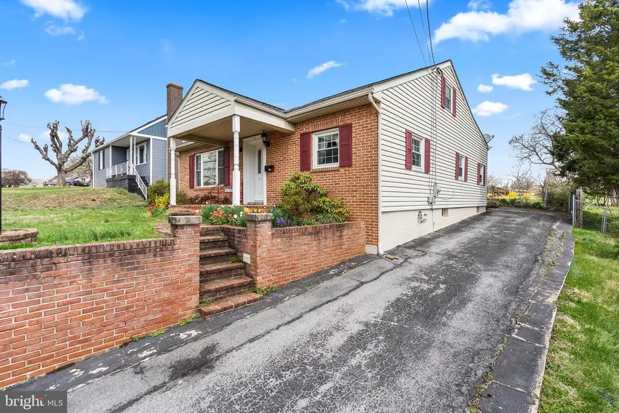 425 S Artizan St, Williamsport, MD 21795 - #3