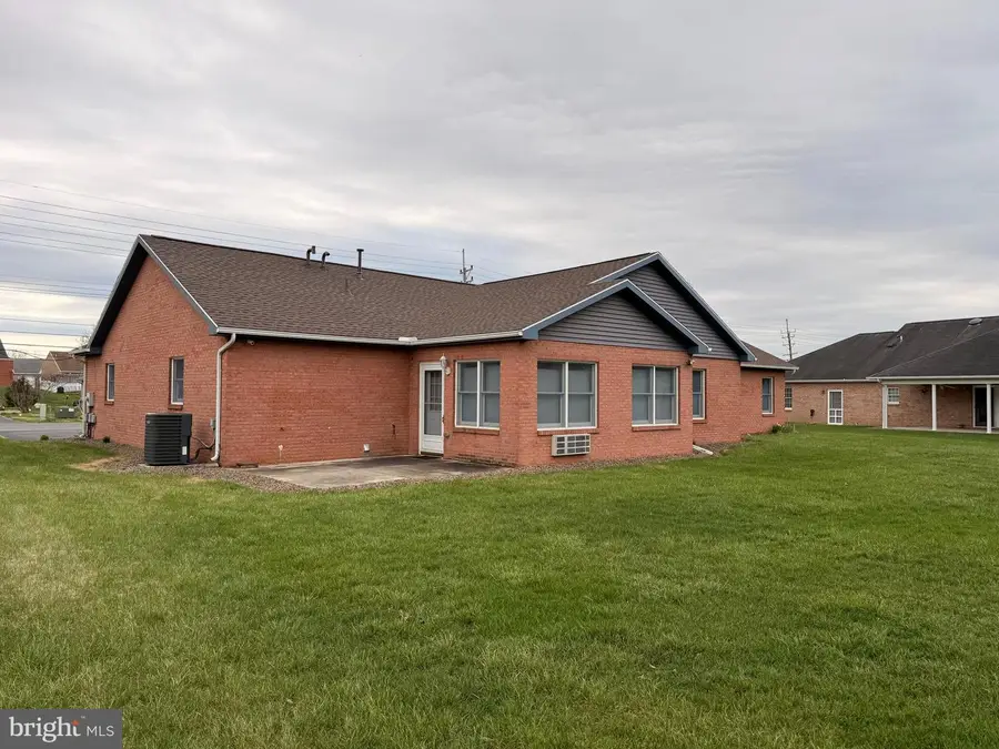 1217 S Pointe Dr, Hagerstown, MD 21740 - #2