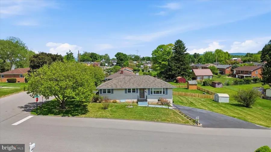 12037 Ronnie Dr, Hagerstown, MD 21742 - #2