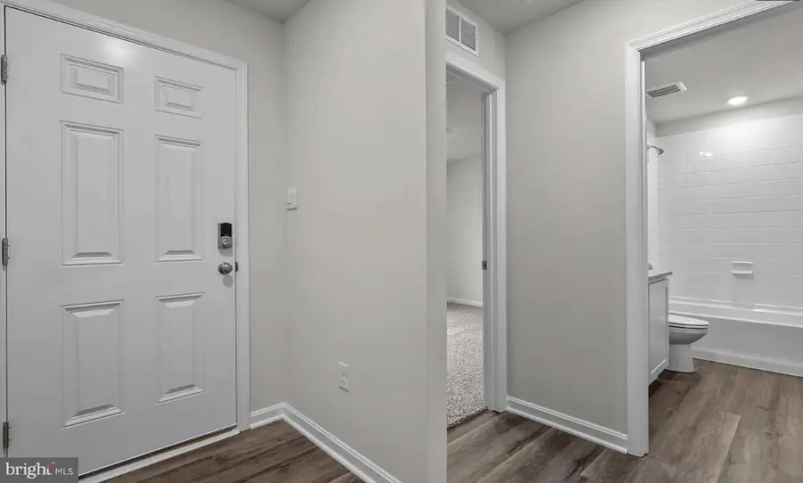 672 Armstrong Ave, Hagerstown, MD 21740 - #3